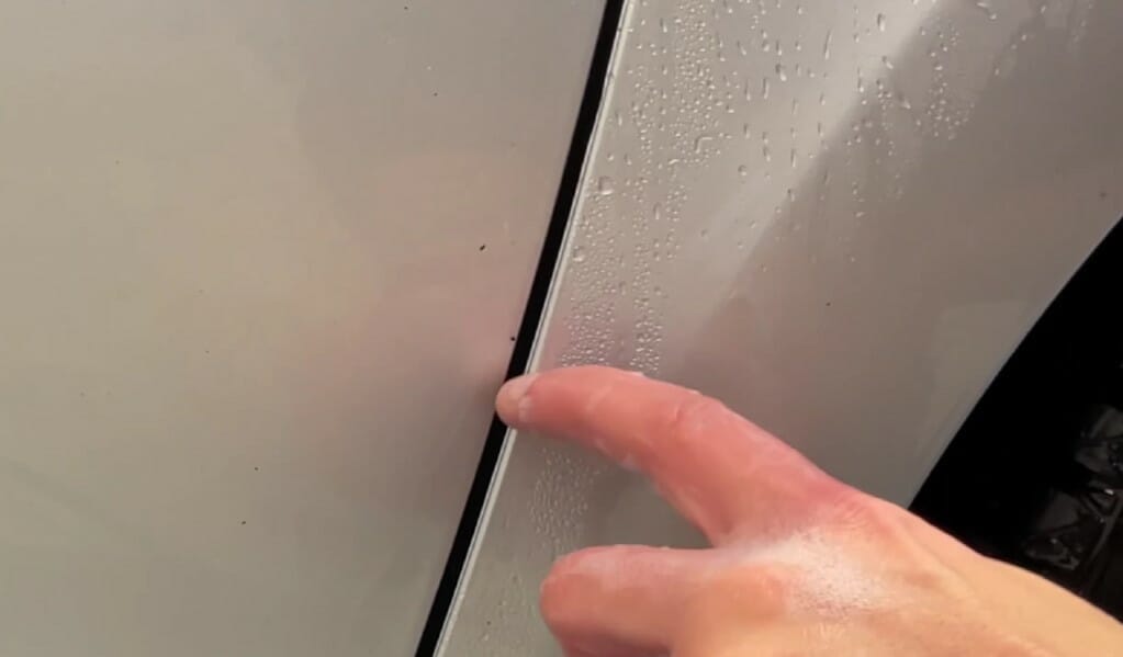 Pletter på bilen efter bilvask