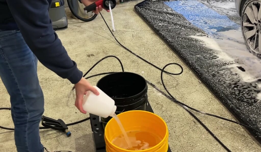 shampoo i vaskespand fra skumlanse