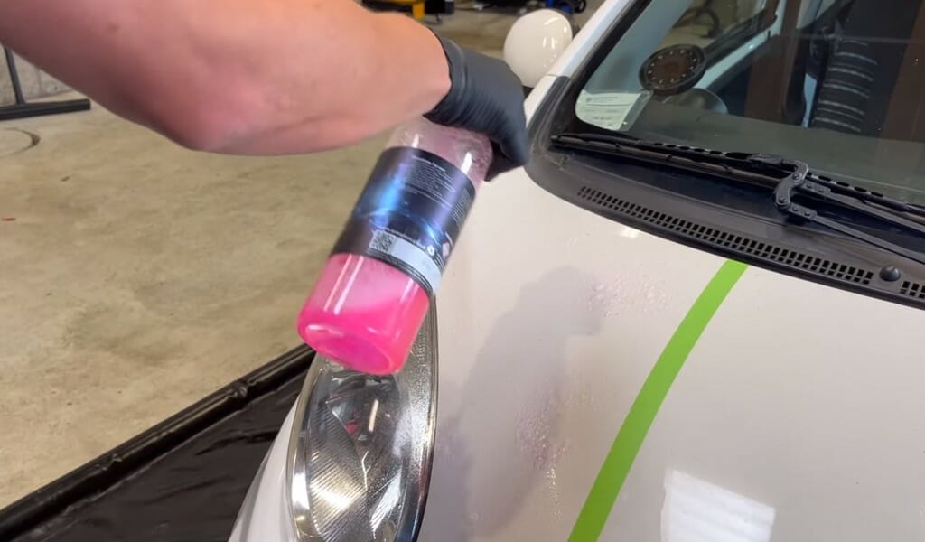 Spray flyverustfjerner på lakken